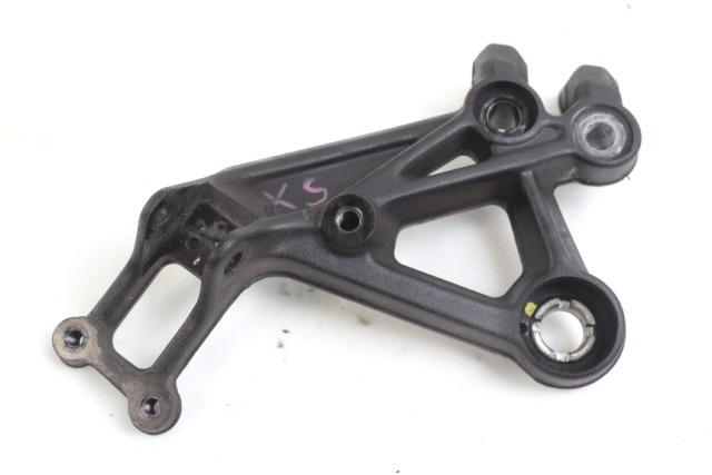 KTM 125 DUKE 93003038000 STAFFA PEDANA ANTERIORE SINISTRA 21 - 23 FRONT LEFT FOOTREST HOLDER