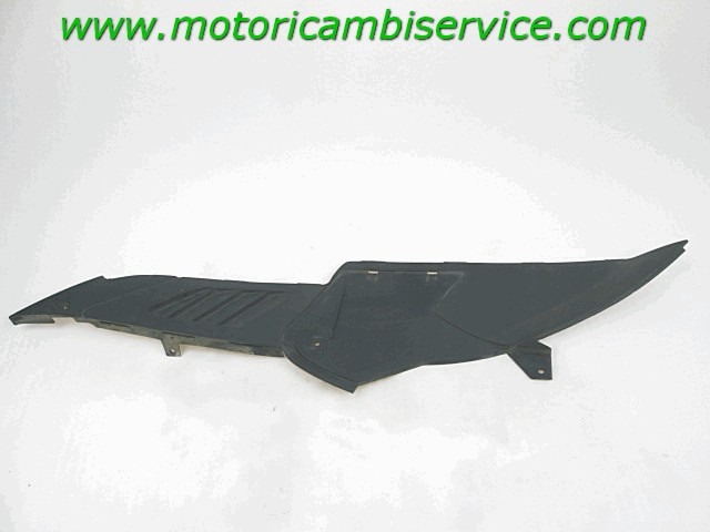 CARENAGE LATERALE OEM N. 1-000-297-014 PI?CES DE  D'OCCASION  MOTO MALAGUTI MADISON T 150 (1999-2001) D?PLACEMENT 150 cc ANN?E DE CONSTRUCTION  2000