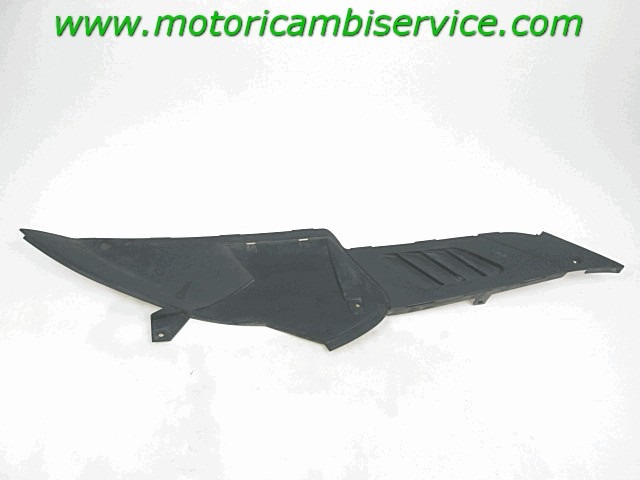 CARENAGE LATERALE OEM N. 1-000-297-014 PI?CES DE  D'OCCASION  MOTO MALAGUTI MADISON T 150 (1999-2001) D?PLACEMENT 150 cc ANN?E DE CONSTRUCTION  2000