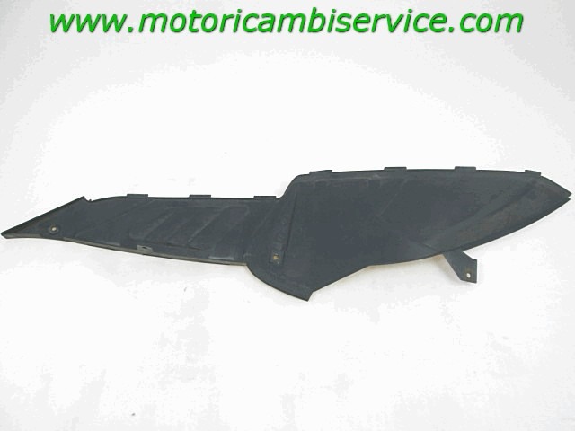 CARENAGE LATERALE OEM N. 1-000-297-014 PI?CES DE  D'OCCASION  MOTO MALAGUTI MADISON T 150 (1999-2001) D?PLACEMENT 150 cc ANN?E DE CONSTRUCTION  2000