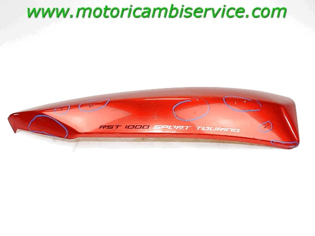 FAIRING LAT?RAL / ATTACHEMENT OEM N. AP8158864  PI?CES DE  D'OCCASION  MOTO APRILIA RST 1000 FUTURA ( 2001 - 2004 ) D?PLACEMENT 1000 cc ANN?E DE CONSTRUCTION  2001